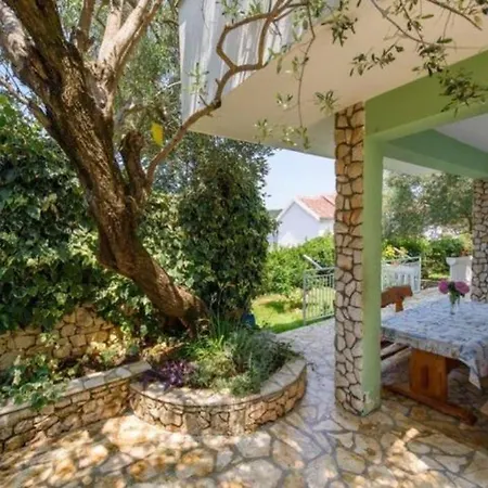 Spacious Lush Garden Private Access To Holiday home Trogir