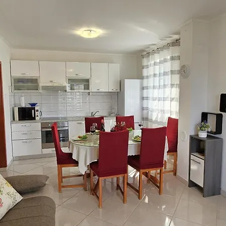 Spacious Lush Garden Private Access To Holiday home Trogir