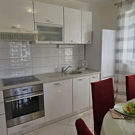 Spacious Lush Garden Private Access To Holiday home Trogir