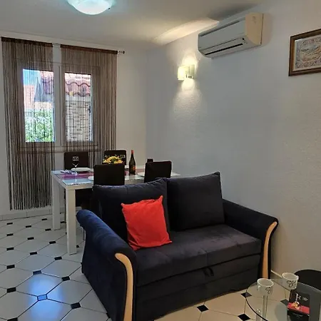 Holiday home Spacious Lush Garden Private Access To *