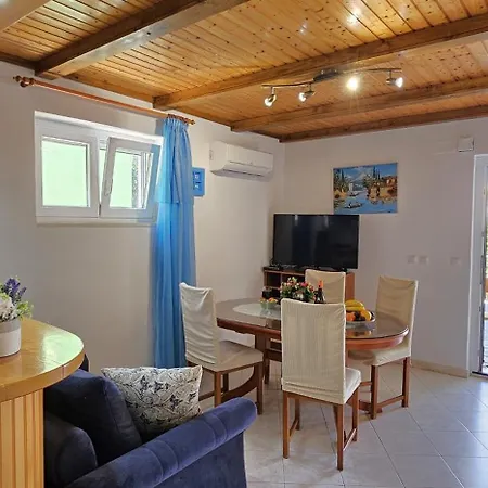 Spacious Lush Garden Private Access To Holiday home *