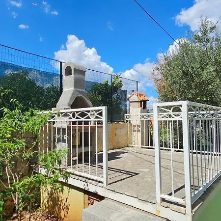 Spacious Lush Garden Private Access To Holiday home *