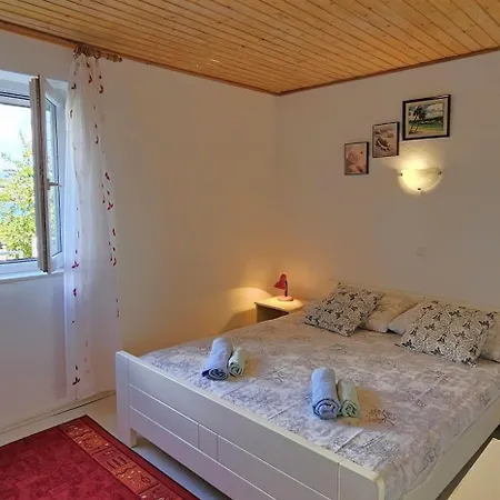 Holiday home Spacious Lush Garden Private Access To