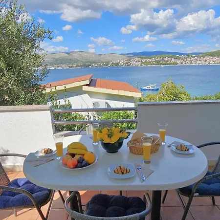 Holiday home Spacious Lush Garden Private Access To Trogir